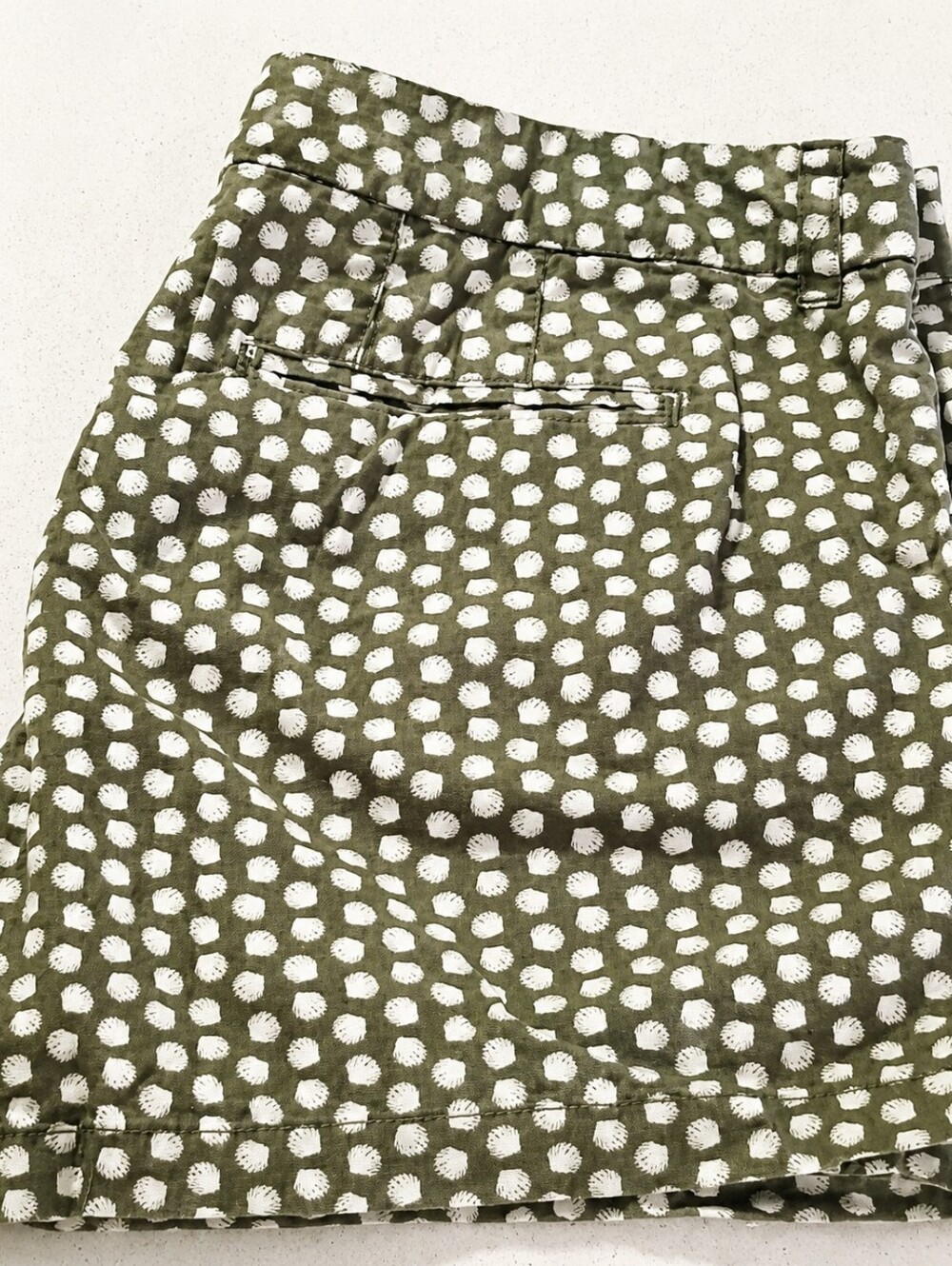 Old Navy Olive Green Printed Cotton Shorts Women’s Size 10 Side Zip Summer - Picture 4 of 10